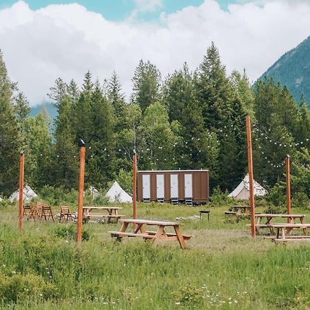 Wander Camp Glacier Coram Exterior photo