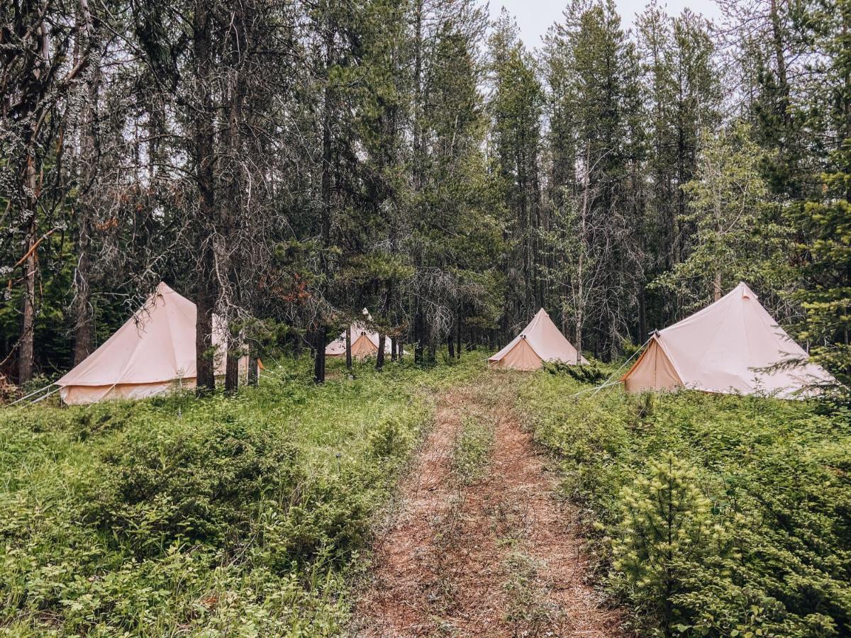 Wander Camp Glacier Coram Exterior photo
